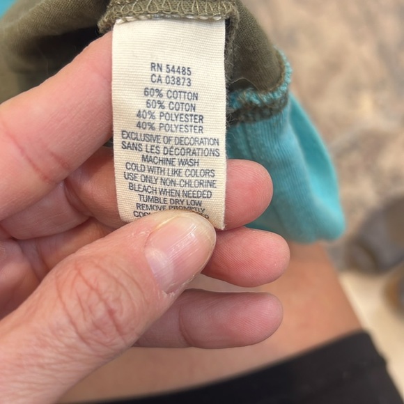 American Eagle Outfitters Green and Teal V-Neck Tee size small. - Picture 8 of 8